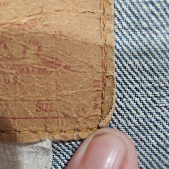 Vintage Levi’s Denim Trucker Jacket • Made in USA • 80s/90s Y2K - Picture 3 of 14